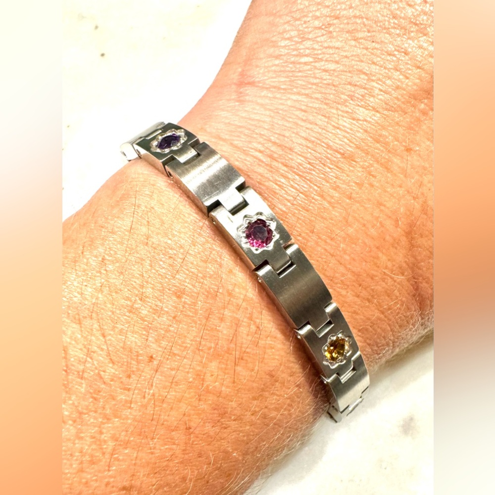 Modern stainless steel bracelet, made in Italy by “Rebecca”.